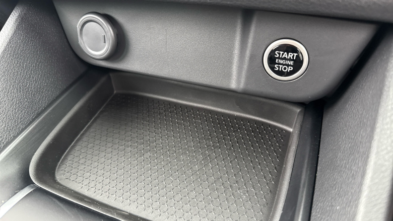 Nissan Qashqai 1.3 DiG-T MH Acenta Premium 5dr Petrol Hatchback